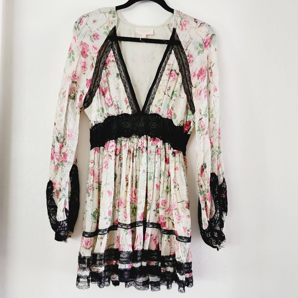 Rococo Sand Deep V-Neck lace Mini Dress sz M floral